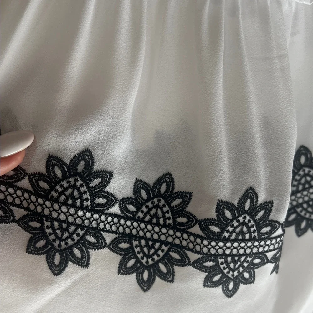 White House Black Market white Top with Black Detailing - Picture 6 of 11